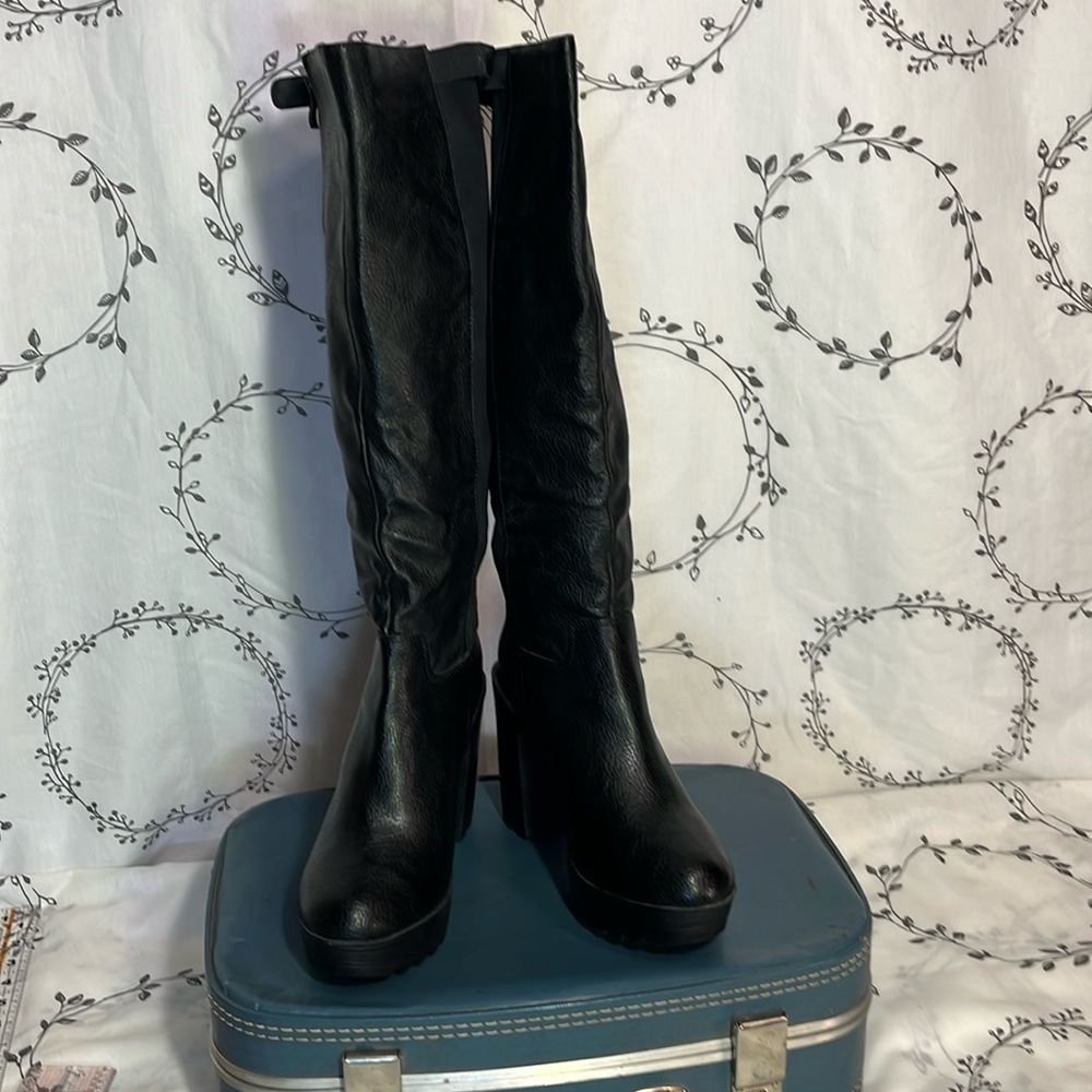 NWT Black Zip Up Knee High Torrid Platform Heels - size 9 1/2